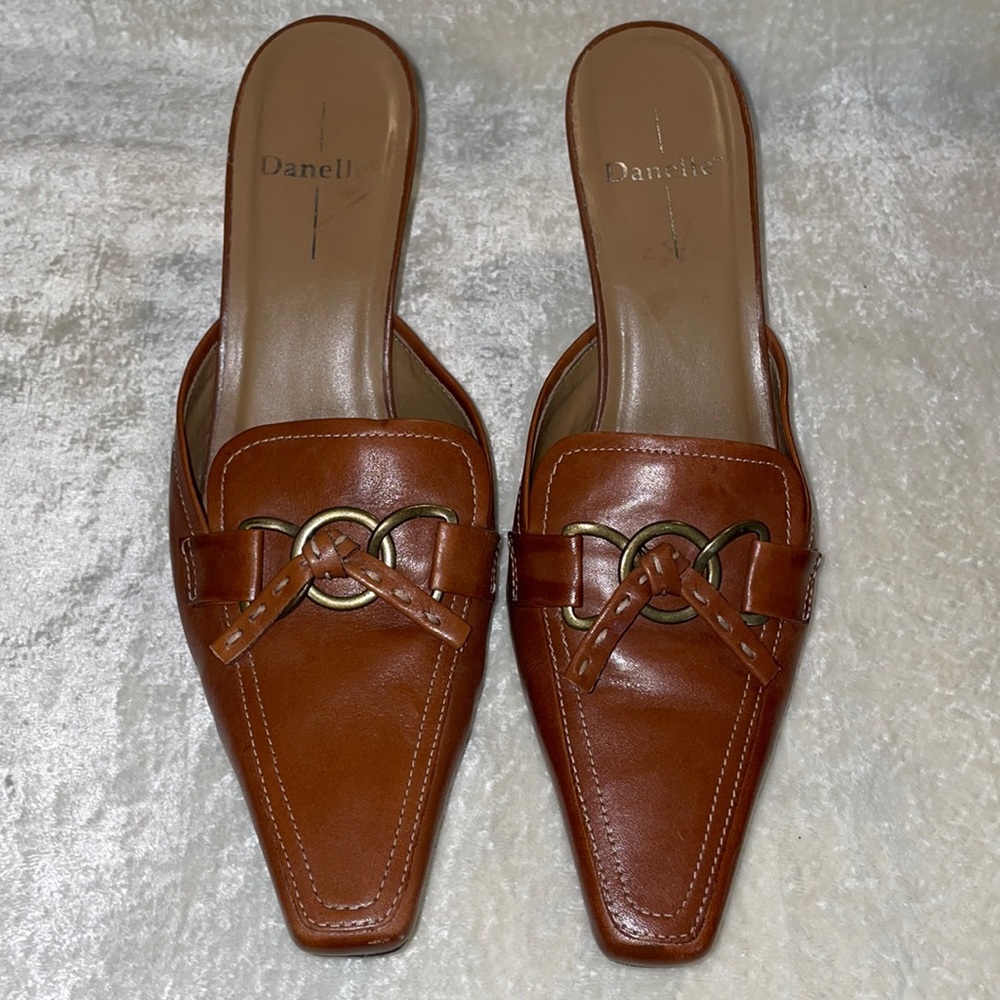 Danielle Sz 8.5 rich camel leather 2.75” heeled mules